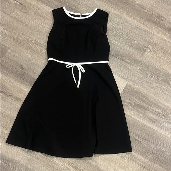 Tommy Hilfiger Black Dress with White Trim - Picture 2 of 3